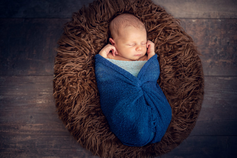 bébé endormi lors de sa séance nouveau-né à Draguignan